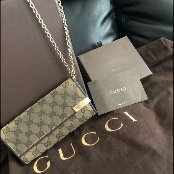 Gucci clutch and wristlet wallet with gold chain - Picture 4 of 8